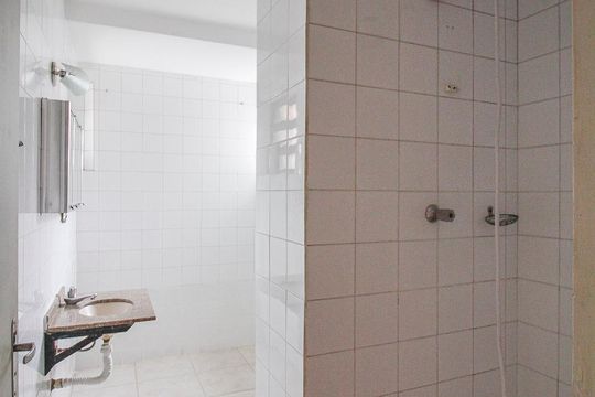 Banheiro de apartamento à venda com 2 quartos, 84m² em República, São Paulo