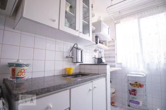 cozinha de apartamento para alugar com 2 quartos, 46m² em Vila Pompéia, Campinas