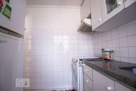 cozinha de apartamento para alugar com 2 quartos, 46m² em Vila Pompéia, Campinas