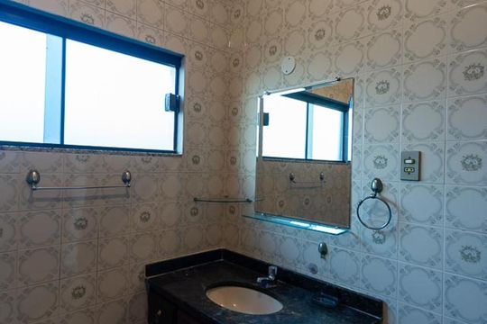 Banheiro Social de casa à venda com 3 quartos, 360m² em São Francisco, Niterói
