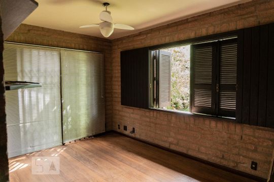 Dormitório 2 de casa à venda com 5 quartos, 442m² em Morro do Espelho, São Leopoldo