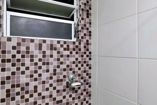 Banheiro de apartamento para alugar com 2 quartos, 50m² em Vargem Pequena, Rio de Janeiro