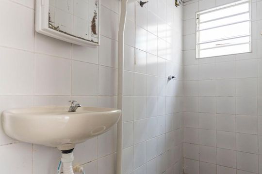 Banheiro social de casa à venda com 1 quarto, 30m² em Chácara Inglesa, São Paulo