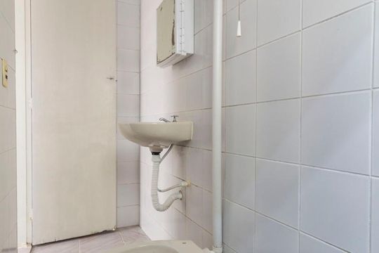 Banheiro social de casa à venda com 1 quarto, 30m² em Chácara Inglesa, São Paulo