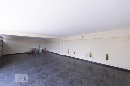 Garagem de casa à venda com 3 quartos, 276m² em Parque Tomas Saraiva, São Paulo