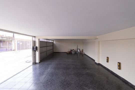 Garagem de casa à venda com 3 quartos, 276m² em Parque Tomas Saraiva, São Paulo