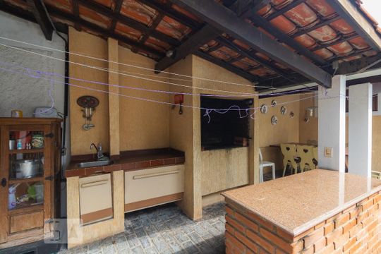 Quintal de casa para alugar com 6 quartos, 450m² em Vila Cordeiro, São Paulo