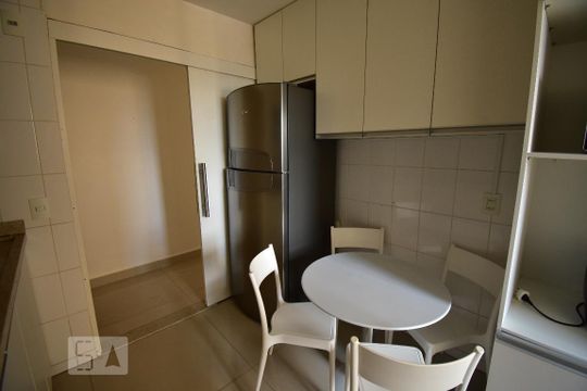 Cozinha de apartamento para alugar com 3 quartos, 80m² em Guará Ii, Brasília
