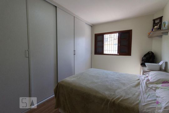 Casa à venda com 3 quartos, 110m² em Vila Nivi, São Paulo