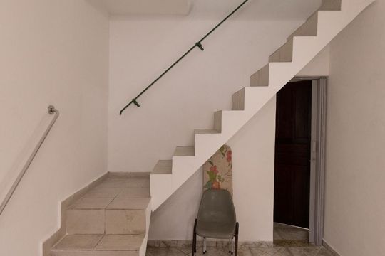 Escada de casa para alugar com 2 quartos, 126m² em Vila Libanesa, São Paulo