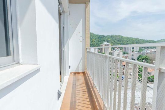 Sala de apartamento à venda com 2 quartos, 70m² em Grajaú, Rio de Janeiro