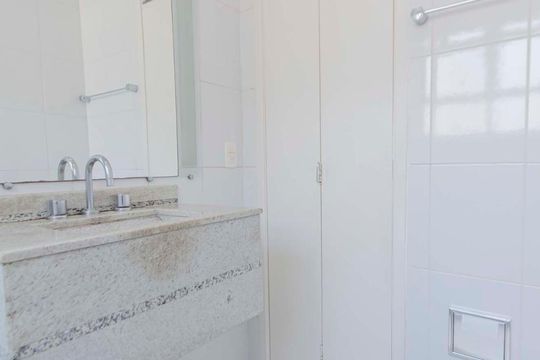 Banheiro de apartamento à venda com 2 quartos, 70m² em Grajaú, Rio de Janeiro