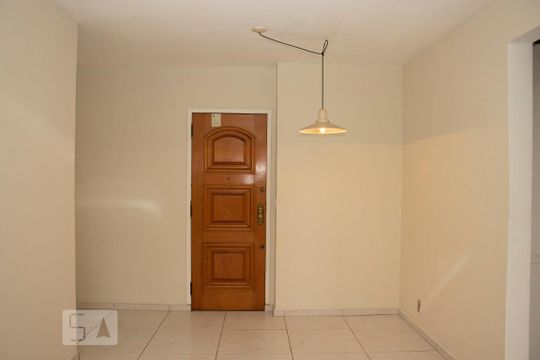Sala de apartamento para alugar com 1 quarto, 68m² em Barra da Tijuca, Rio de Janeiro