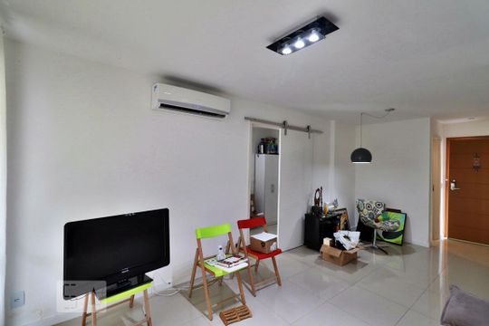Sala de casa de condomínio à venda com 3 quartos, 165m² em Vargem Pequena, Rio de Janeiro