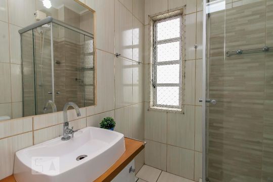 Banheiro de apartamento para alugar com 2 quartos, 66m² em Jardim Botânico, Porto Alegre