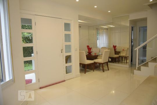 Casa de Condomínio para alugar com 4 quartos, 187m² em Pechincha, Rio de Janeiro