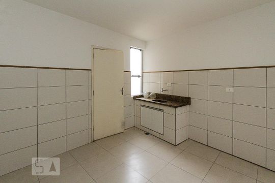 Cozinha de apartamento para alugar com 1 quarto, 50m² em Vila Carrão, São Paulo