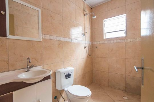 Banheiro  de casa à venda com 2 quartos, 120m² em Parque Erasmo Assunção, Santo André