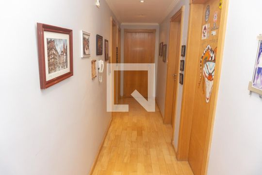 Corredor de apartamento à venda com 3 quartos, 253m² em Morro dos Ingleses, São Paulo