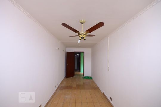 Quarto de Serviço de casa para alugar com 3 quartos, 300m² em Jardim Vila Formosa, São Paulo