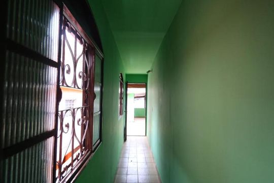 Corredor Acesso Churrasqueira de casa para alugar com 3 quartos, 300m² em Jardim Vila Formosa, São Paulo