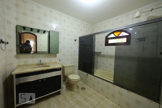 Banheiro Social 1 de casa para alugar com 3 quartos, 300m² em Jardim Vila Formosa, São Paulo