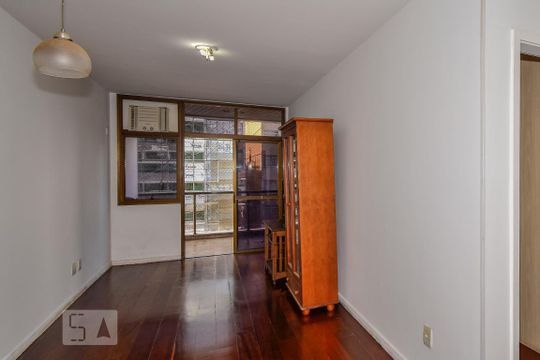 Sala de apartamento para alugar com 1 quarto, 65m² em Jardim Botânico, Rio de Janeiro