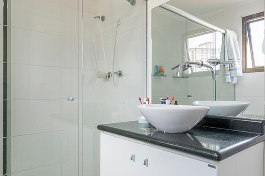 Banheiro da Suite de apartamento para alugar com 4 quartos, 170m² em Vila Bastos, Santo André
