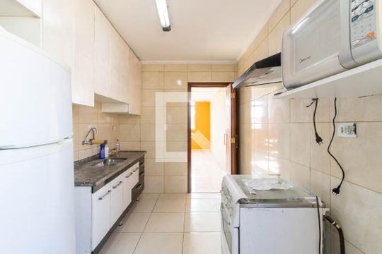 Cozinha de apartamento para alugar com 2 quartos, 70m² em Vila das Palmeiras, Guarulhos