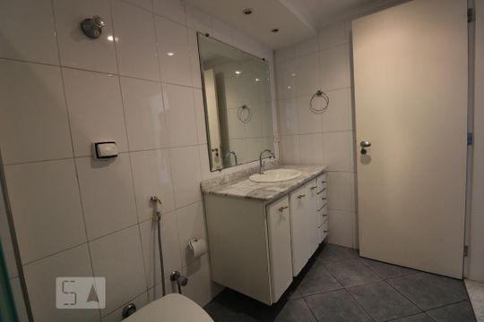 Banheiro de apartamento para alugar com 2 quartos, 85m² em Bela Vista, São Paulo