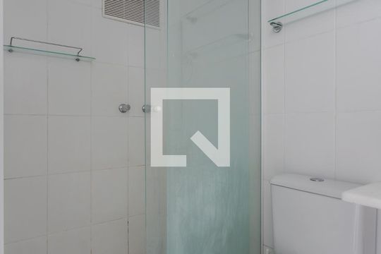 Banheiro de apartamento para alugar com 2 quartos, 48m² em Jardim Itu, Porto Alegre