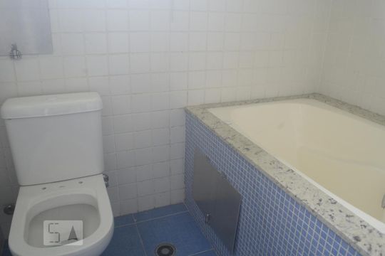Banheiro de casa para alugar com 3 quartos, 250m² em Paraíso do Morumbi, São Paulo