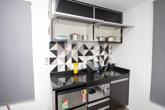 Cozinha- armários  de apartamento para alugar com 1 quarto, 53m² em Vila Olímpia, São Paulo