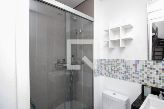 Banheiro- box  de apartamento para alugar com 1 quarto, 53m² em Vila Olímpia, São Paulo