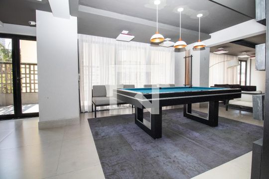 Área comum- sala de jogos  de apartamento para alugar com 1 quarto, 53m² em Vila Olímpia, São Paulo