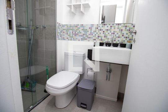 Banheiro- panorâmica  de apartamento para alugar com 1 quarto, 53m² em Vila Olímpia, São Paulo