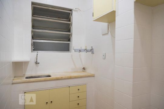 Cozinha de apartamento para alugar com 1 quarto, 40m² em Copacabana, Rio de Janeiro