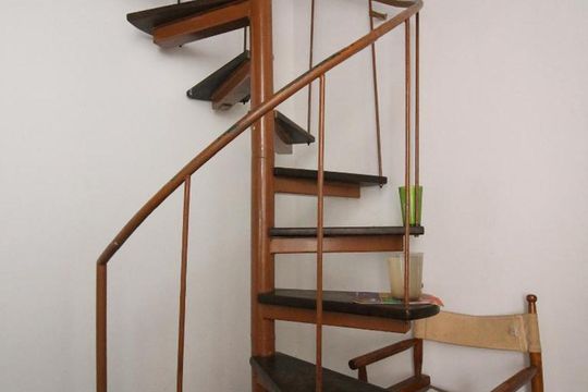 Escada de casa para alugar com 4 quartos, 170m² em Moinhos de Vento, Porto Alegre
