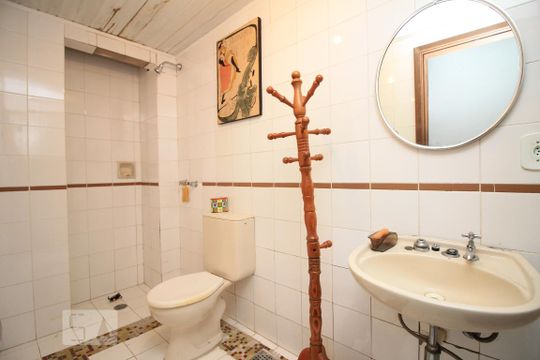 Banheiro 1 de casa para alugar com 4 quartos, 170m² em Moinhos de Vento, Porto Alegre