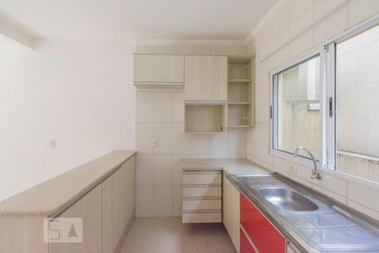 Cozinha de casa de condomínio à venda com 2 quartos, 70m² em Jaguaribe, Osasco