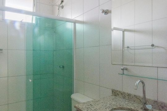 Banheiro de casa de condomínio à venda com 2 quartos, 70m² em Jaguaribe, Osasco
