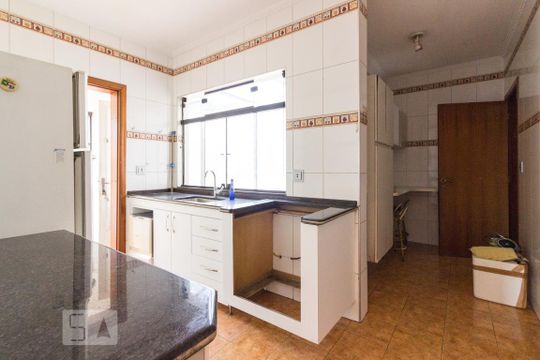 Cozinha de casa para alugar com 3 quartos, 180m² em Sítio do Morro, São Paulo