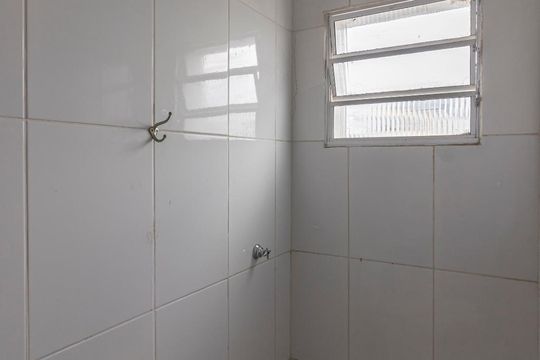 Banheiro de kitnet/studio para alugar com 1 quarto, 35m² em Cangaíba, São Paulo