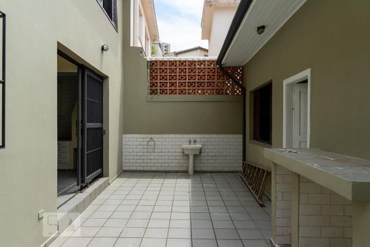 Quintal de casa à venda com 5 quartos, 240m² em Água Branca, São Paulo