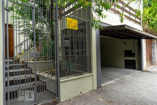 Fachada de casa à venda com 5 quartos, 240m² em Água Branca, São Paulo