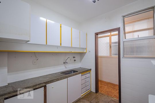 Cozinha de apartamento à venda com 4 quartos, 140m² em Vila Paris, Belo Horizonte