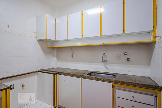 Cozinha de apartamento à venda com 4 quartos, 140m² em Vila Paris, Belo Horizonte
