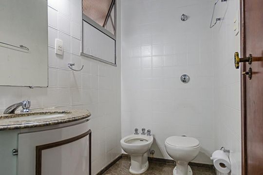 Banheiro Social de apartamento à venda com 4 quartos, 140m² em Vila Paris, Belo Horizonte