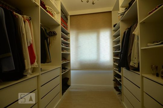 Closet de apartamento à venda com 2 quartos, 128m² em Menino Deus, Porto Alegre