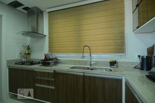 Cozinha de apartamento à venda com 2 quartos, 128m² em Menino Deus, Porto Alegre